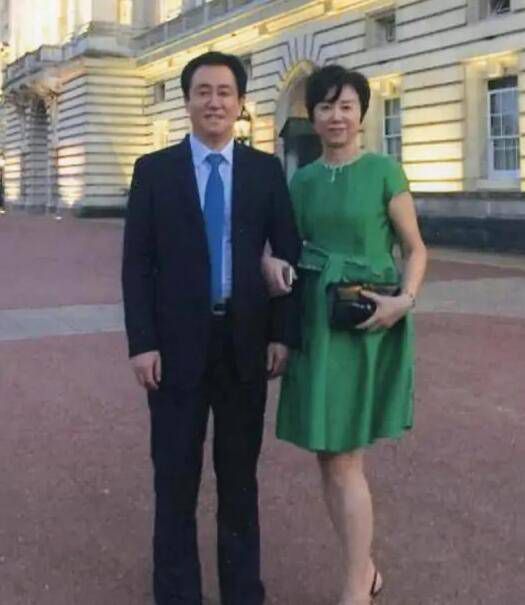 “在范迪克身边，他成为一名更成熟的球员，他们一起踢了一场精彩的比赛，但不仅仅是他们，这是因为每个人都在互相帮助，完成我们的工作。
